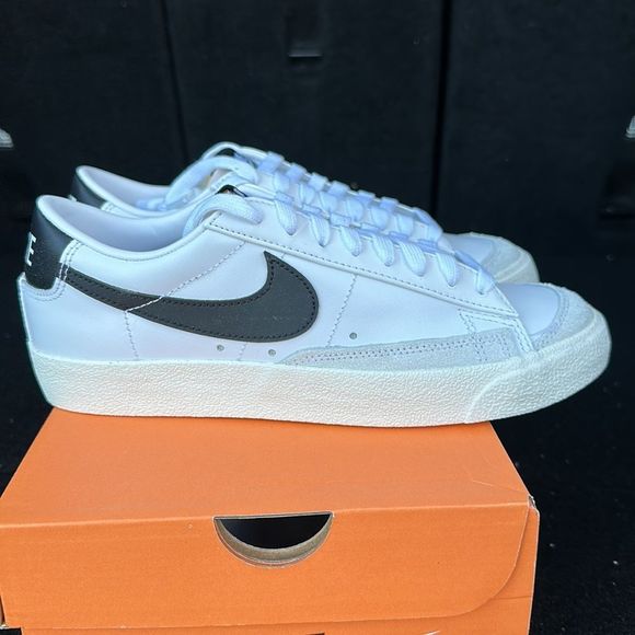 Nike Women’s Blazer Low ‘77 DC4769 102 (BRAND NEW MULTIPLE SIZES) Sneaker - Picture 5 of 6